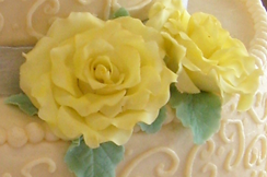 Yellow rose cake detail